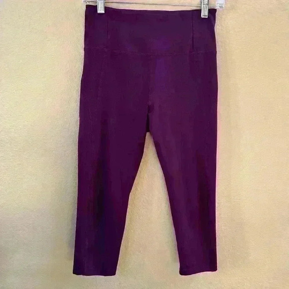 Girlfriend Collective #4012 High Waist Capri Legging Size Medium In Plum EUC! - Picture 4 of 8